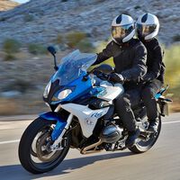 Alemania está cerrando carreteras a los motoristas. La razón: es un castigo por ir desfasados tocando rodilla 