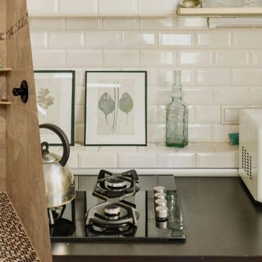 Ni en la cocina ni en los baños: este material se está volviendo popular por sencillo, elegante y ayudar a la ventilación