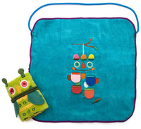 Babero y marioneta, dos en uno