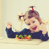 Permitir que los niños elijan la cantidad de alimentos que desean comer puede prevenir obesidad y enfermedades cardíacas