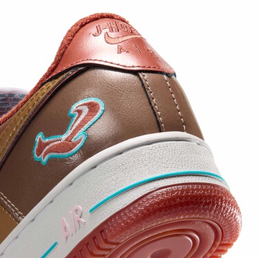 Nike se inspira en el Japón de los noventa y la esencia del K-Pop para crear una zapatilla que es oro puro para nuestros looks 
