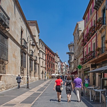 La ciudad más infravalorada de España se dispara: las reservas alcanzan los 20.000 euros/noche por culpa del eclipse