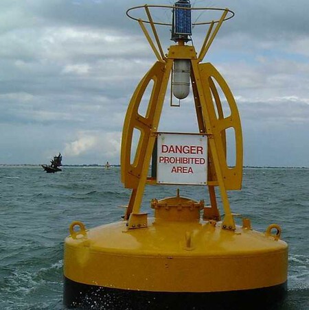 Wreck Of The Richard Montgomery To Left Of Buoy Geograph Org Uk 19013