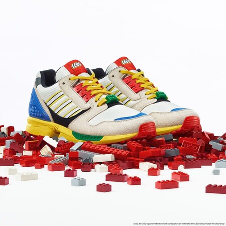 LEGO y adidas originals colaboran en la más divertida y colorida zapatilla  de otoño