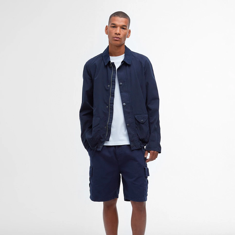 Chaqueta de hombre informal y con cuello de cordón

