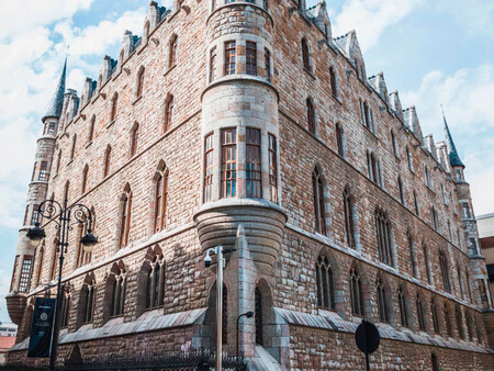 Una De Las Esquinas Del Edifico C Museo Casa Botines Gaudi