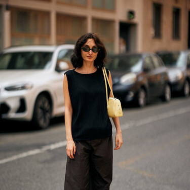 Parfois arrasa con el bolso bandolera color vitamina que llevaremos de lunes a domingo porque es ligero y atractivo