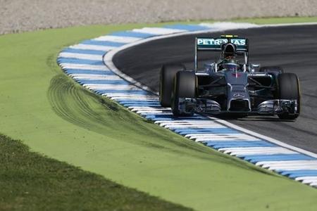 Nico Rosberg pole en casa y accidente para Lewis Hamilton