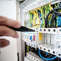 Javier, electricista de Córdoba: "A un cliente se le fue la luz 5 veces, le pedí una factura y descubrí que tenía distinta potencia contratada según el horario" 