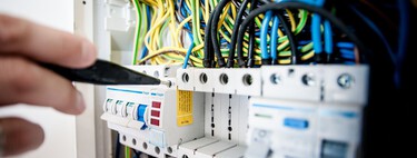 Javier, electricista de Córdoba: "A un cliente se le fue la luz 5 veces, le pedí una factura y descubrí que tenía distinta potencia contratada según el horario" 