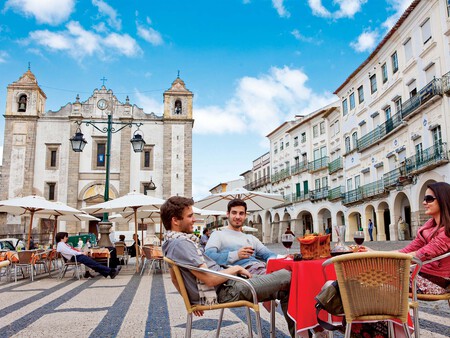Terrazas En La Plaza De Giraldo C Visit Alentejo