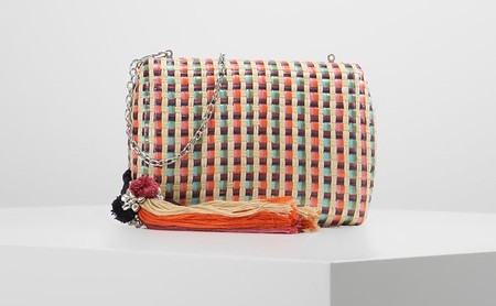 40% de descuento en el bolso bandolera de Parfois Party Box straw Clutch: ahora 13,15 euros en Zalando