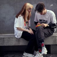 La generación Z está agotada y en niveles récord de estrés. Y tienen razón: las empresas de ahora y la sociedad tienen mucha culpa 