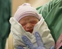 Nace bebé de óvulo y espermatozoide congelados