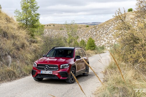 Probamos el Mercedes-Benz GLB 200: un SUV compacto con aires todoterreno que se queda muy justo para siete plazas