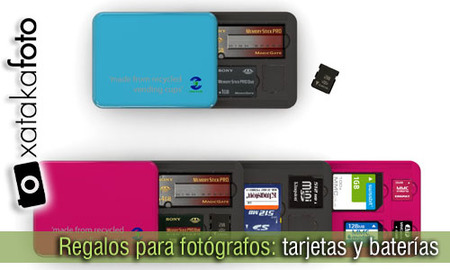 Regalos para fotógrafos: tarjetas de memoria y baterías