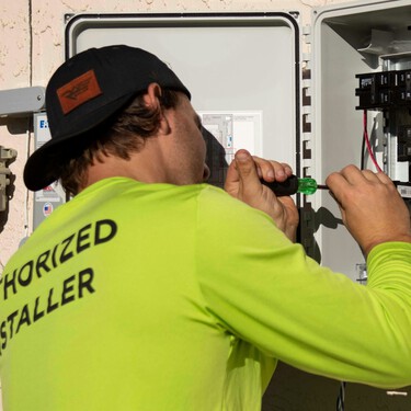 Rodrigo Martín, electricista: "A la gente no le importa gastar 4.000 euros en un sofá, pero le cuesta hacerlo en una instalación eléctrica porque no se ve" 