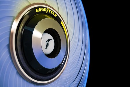 Goodyear presenta un neumático conceptual que funciona a base de cápsulas y se regenera solo