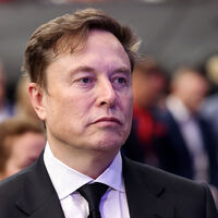 Elon Musk poderia morar onde quisesse, mas escolheu um trailer ao lado de um enorme complexo de data centers 