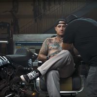 Cuando la pasión por las motos te supera: tinta hecha con restos de Indian para tatuarte el cuerpo