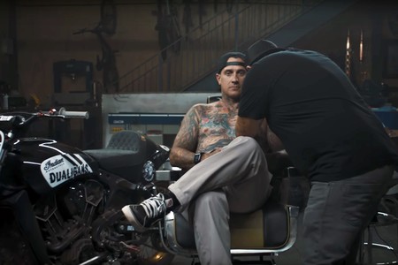 Cuando la pasión por las motos te supera: tinta hecha con restos de Indian para tatuarte el cuerpo