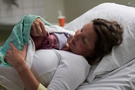 La tasa de natalidad de 2010 bajó igualándose con las cifras de 2003