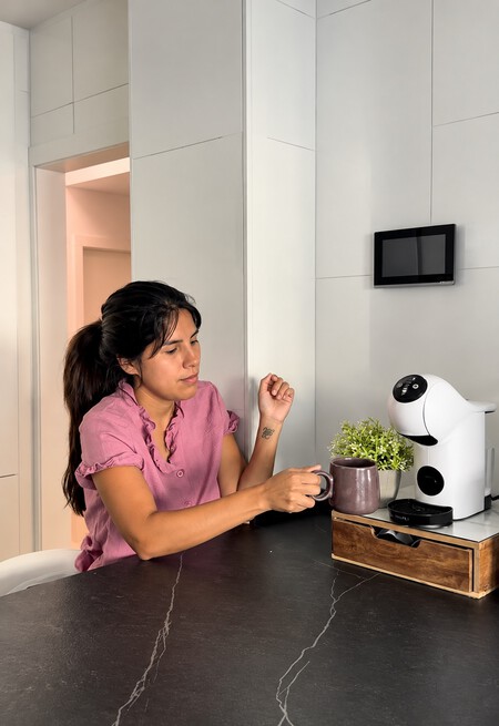 Momento De Cafe En La Cocina Moderna