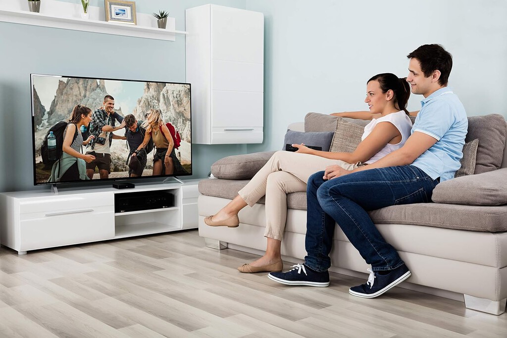 Cómo actualizar tu vieja tele para poder seguir viendo la TDT en 2024: esto es lo que necesitarás a partir de ahora