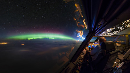 Así es cómo Christiaan van Heijst hizo estas increíbles fotografías de larga exposición desde la cabina de un avión