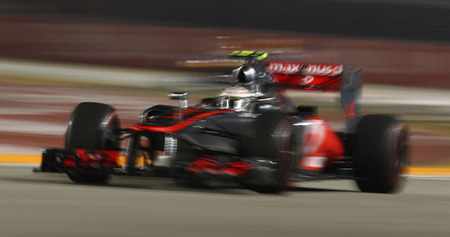 Lewis Hamilton se hace con la pole en Singapur y mantiene la emoción en el campeonato
