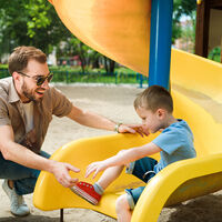 Aunque te de pereza, llevar a tus hijos al parque cada día es más importante de lo que crees