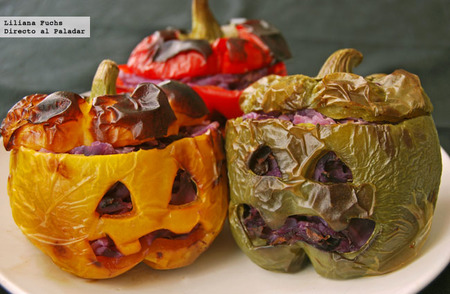 Pimientos escalofriantes rellenos de lombarda. Receta de Halloween