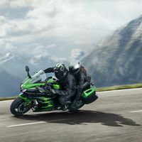 Kawasaki Ninja H2 SX: 200 CV para sobrealimentar tus viajes