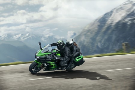 Kawasaki Ninja H2 SX: 200 CV para sobrealimentar tus viajes
