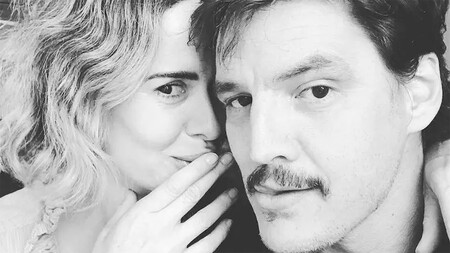 Sarah Paulson y Pedro Pascal