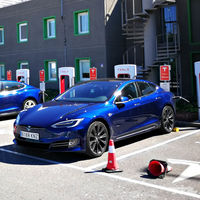 La gasolinera de la recarga estratosférica se disculpa: "Fue un error humano al confundir Wh con kWh"