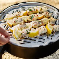 Si, IKEA también tiene su propia barbacoa portátil y puede darte más de una alegría este verano