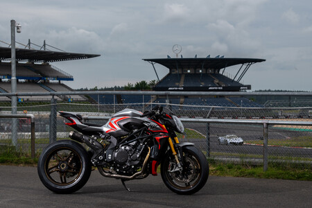 MV Agusta Brutale 1000 Nürburgring: la naked más brutal homenajea al 'Infierno verde' con 215 CV, por 39.900 euros
