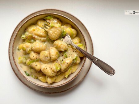 Ñoquis con salsa cremosa de puerro, una receta ligera para el repertorio sin lactosa