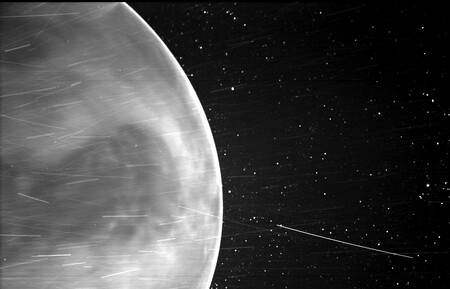 Imagen sorprendente del lado nocturno de Venus desde una distancia de 12.380 kilómetros gracias a la sonda solar Parker