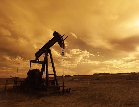 El petróleo deberá caer si quiere competir con el coche eléctrico y las energías renovables, según BNP Paribas