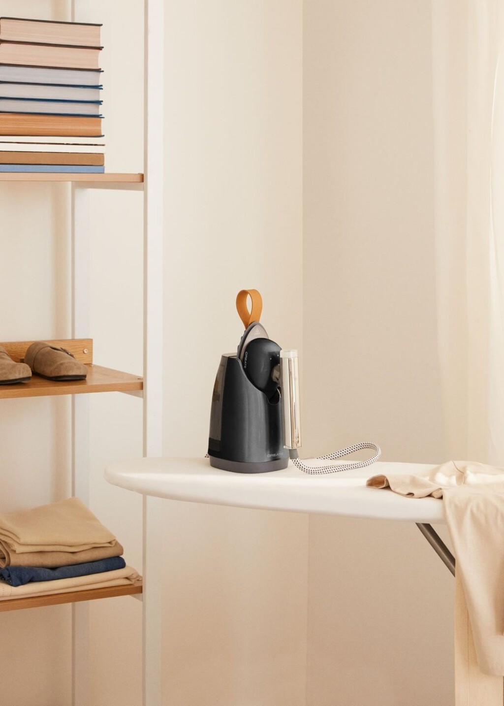 Diego Fernández, ingeniero químico: "Para eliminar las arrugas de las prendas, prepara una solución de agua y vinagre blanco"