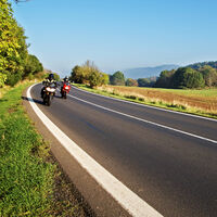 Tráfico y la DGT avisan: Estarán muy presentes en las carreteras más moteras este verano porque las cifras de accidentes en moto asustan