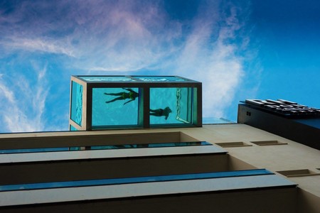 Piscina Suspendida En El Aire