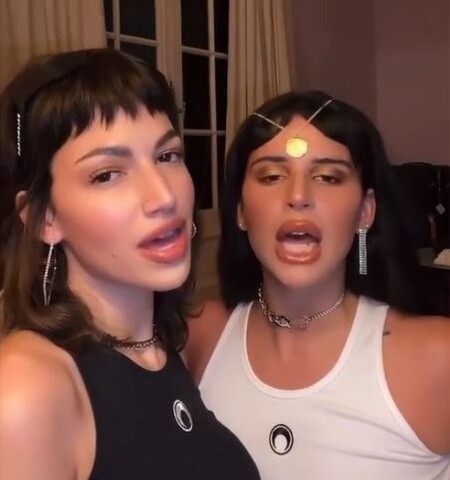 Policía del perreo, ¡detengan a Úrsula Corberó y Nathy Peluso! Este baile que incendia las redes sí que es un 'delito'...