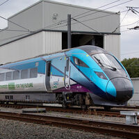 Los trenes eléctricos con generadores diésel también contaminan: la solución son los trenes híbridos con batería, que son hasta un 50% más eficientes