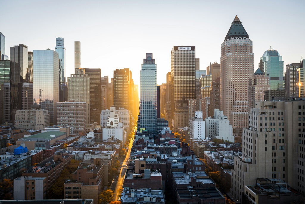 En 2023 Nueva York cerró el grifo a Airbnb para proteger su vivienda. Dos años después solo están contentos los hoteles