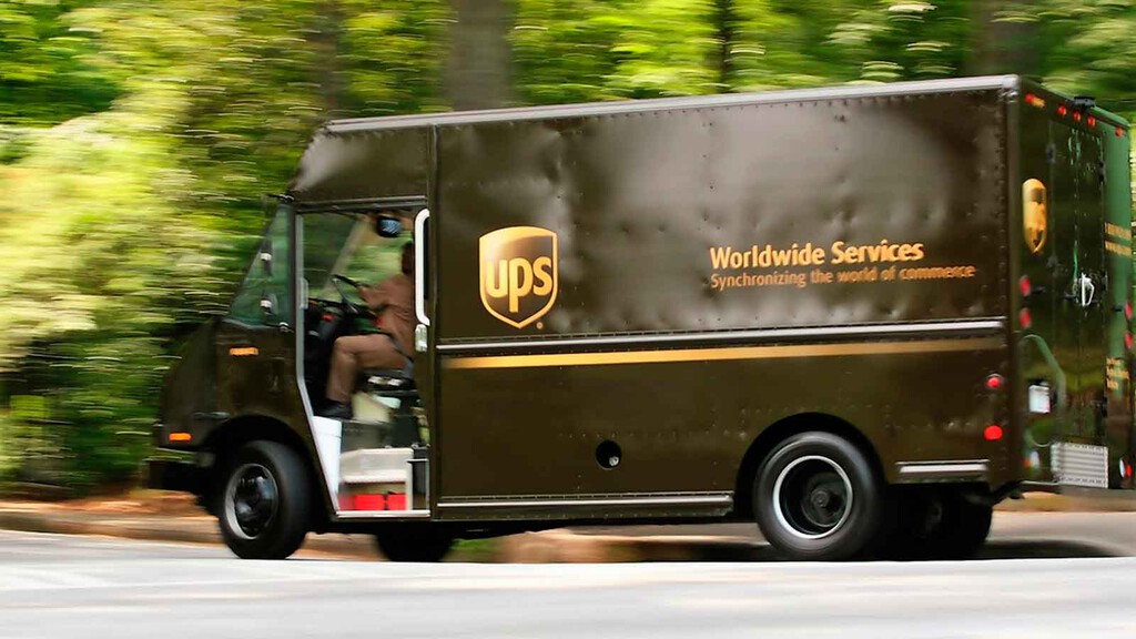 La DGT tiene su propia campaña de Black Friday: va a vigilar a las miles de furgonetas que te llevan a casa las balizas V16 que has comprado en oferta