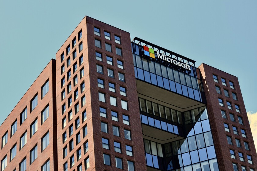 En Microsoft no se acaba el drama: pese a sus enormes beneficios, volverá a despedir a miles de trabajadores, según Bloomberg
