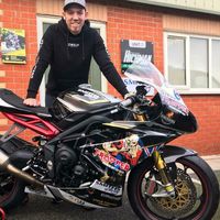 Peter Hickman subasta su Triumph Daytona 675R por 30.000 euros, la moto que hizo tres podios en la Isla de Man